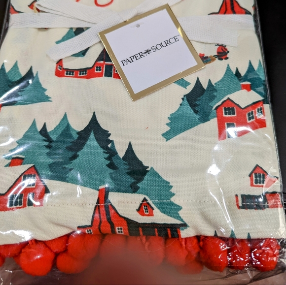 Paper Source Holiday Tea Towel and Matching Oven Mitts. - Picture 2 of 3